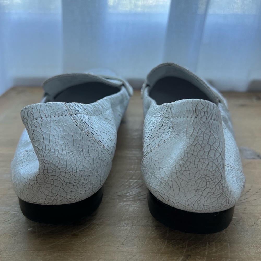 Tory Burch Ballet Loafer in Shiny White Women’s Size 6.5 New - Picture 4 of 10